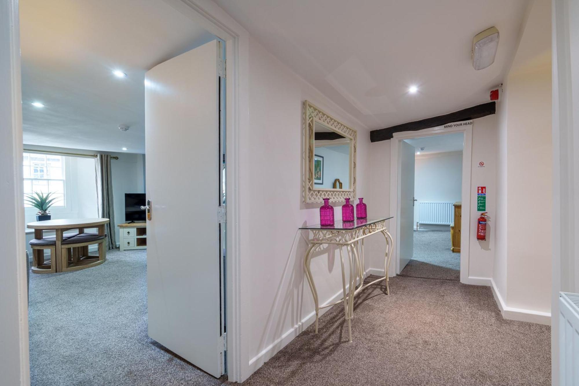Library View Apartment Кендал Екстериор снимка