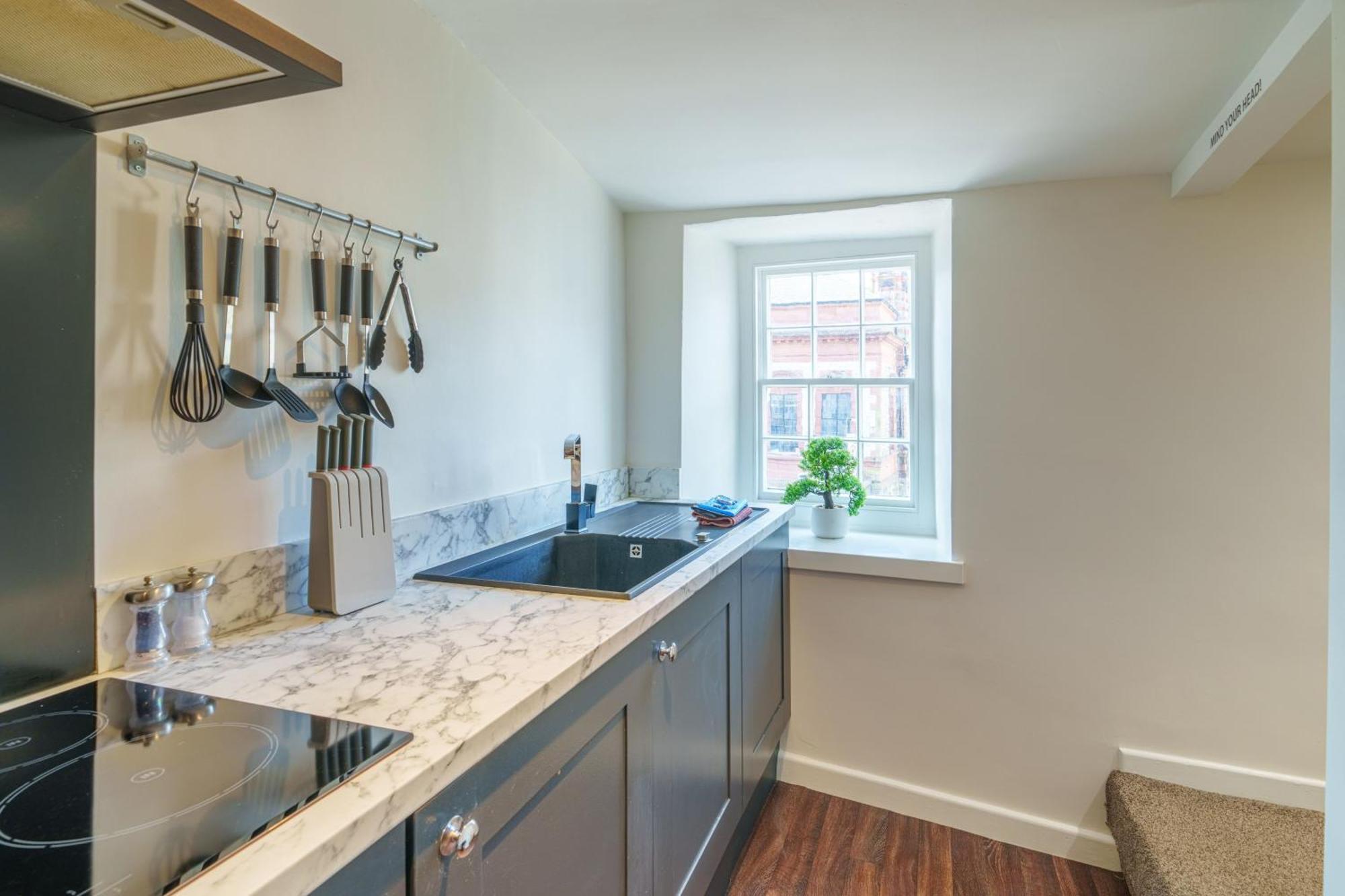Library View Apartment Кендал Екстериор снимка